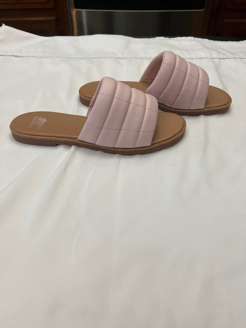 NWOB Sorel Ella lll Quilted Pink Puff Slide Sandals.  8.5 M.